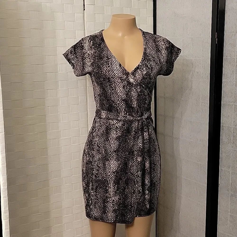 REBEL SUGAR V-NECK SHORT SLEEVE MINI CASUAL DRESS